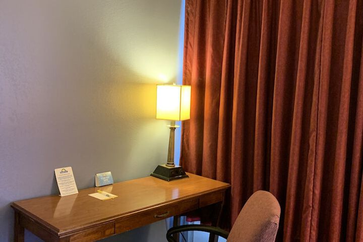 Room 13 of 20