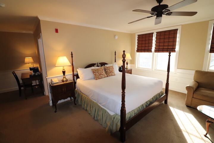 Room 27 of 144