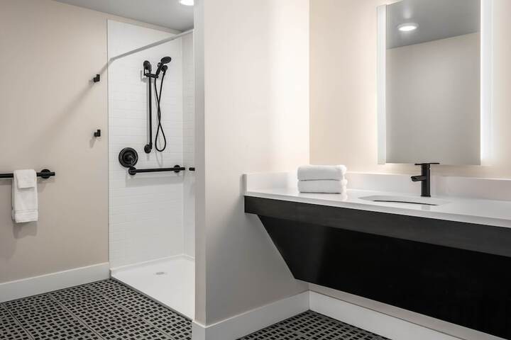 Room 8 of 19