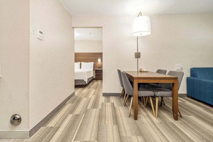 Room 134 of 348