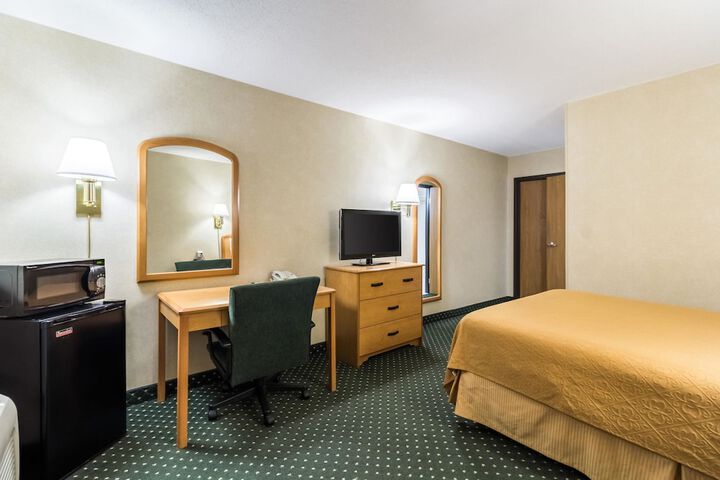 Room 28 of 76