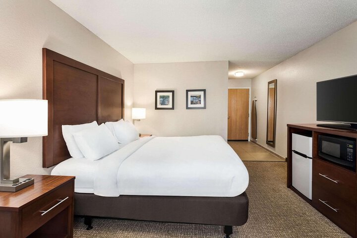Room 10 of 26