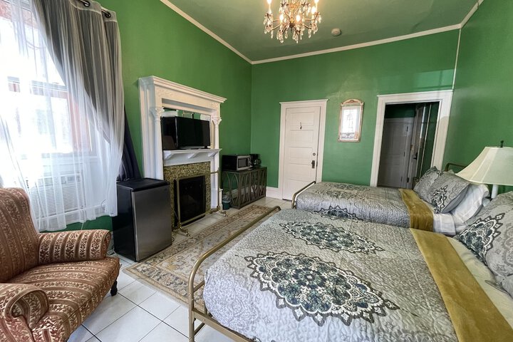 Room 32 of 90