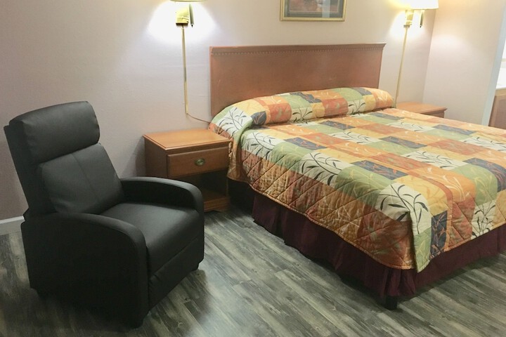 Room 9 of 18