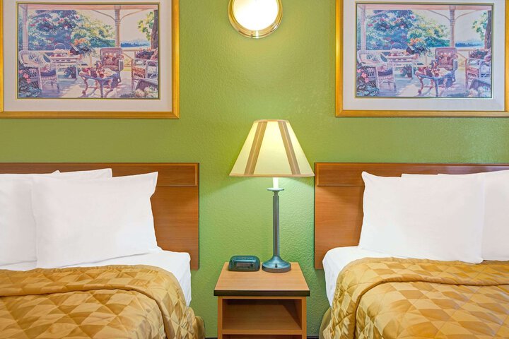 Room 5 of 14