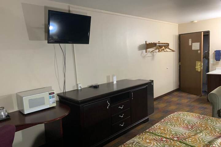 Room 4 of 10