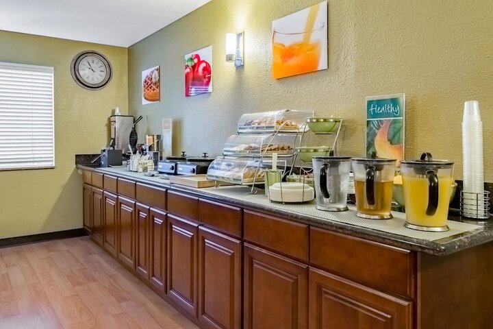 Breakfast/Coffee Service 30 of 33