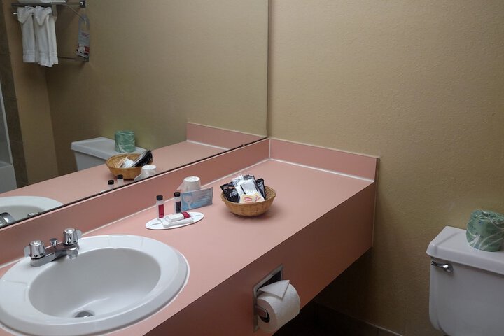 Room 18 of 104