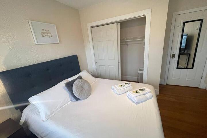 Cozy Large House close to TUFTS / Harvard/MIT 4BR