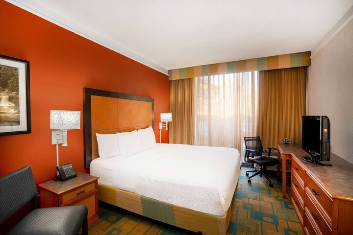 Room 34 of 60