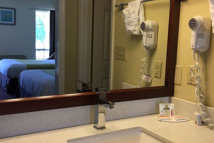 Room 9 of 16