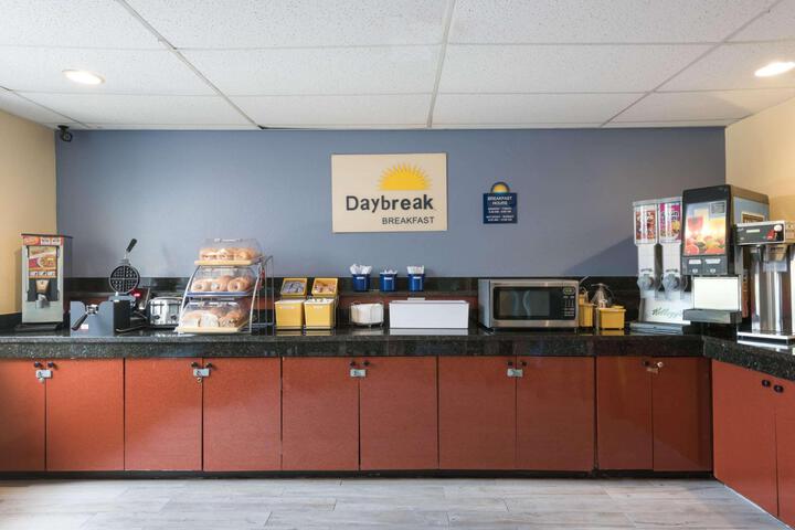 Days Inn by Wyndham Greenfield