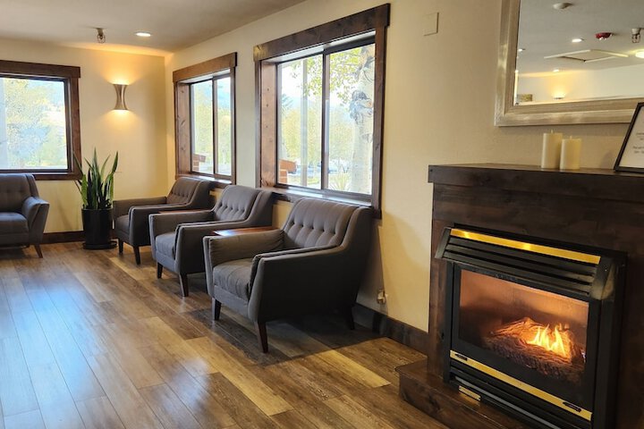 Luxury Inn & Suites