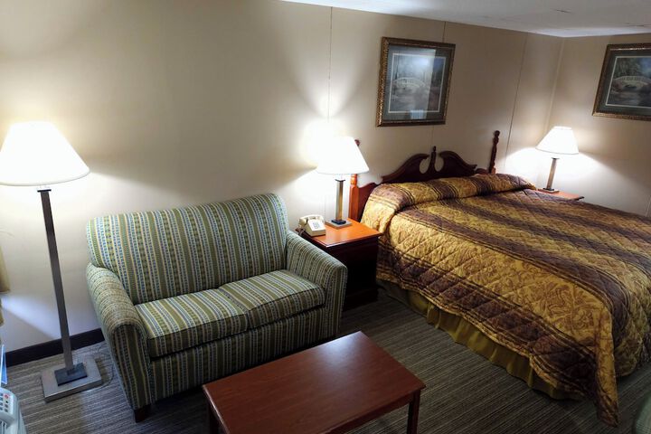 Room 6 of 13