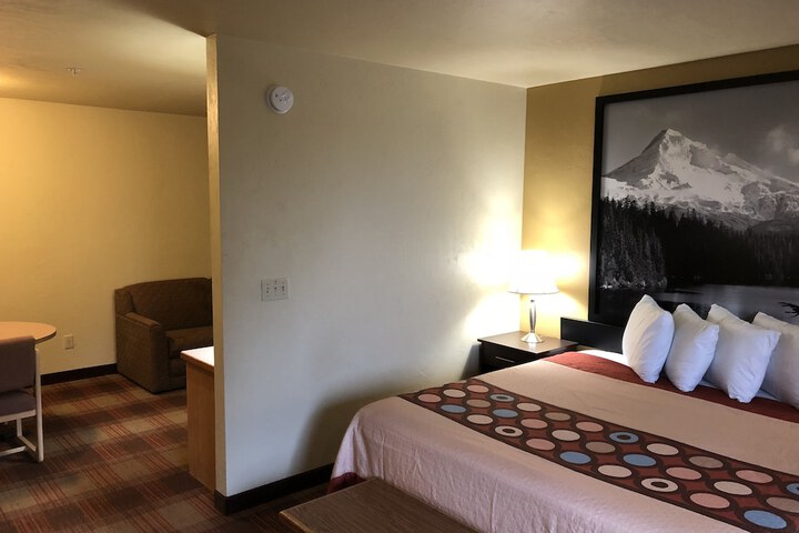 Super 8 by Wyndham Kennewick