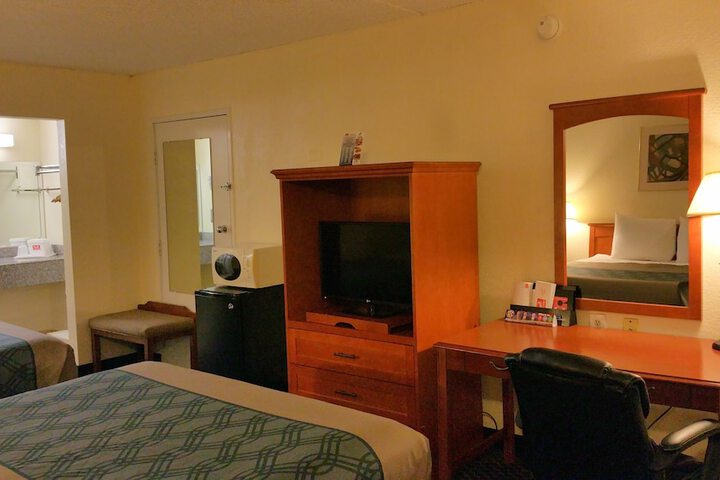 Room 32 of 49