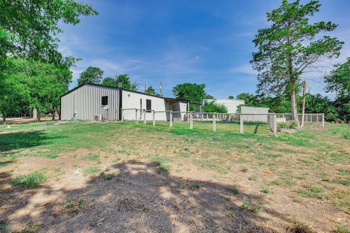 Dog-friendly Home w / Yard & Fire Pit in Midlothian