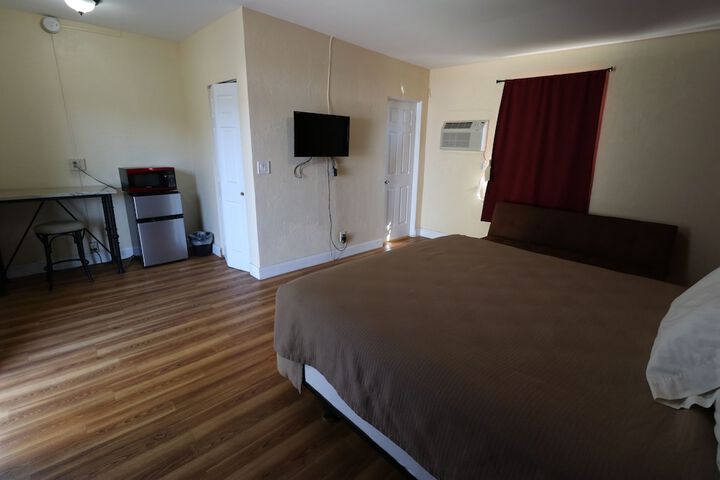 Room 9 of 38