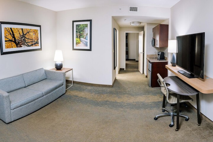 Holiday Inn & Suites Stockbridge / Atlanta I-75 by IHG