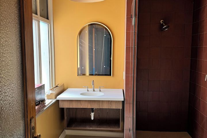 Room 16 of 46