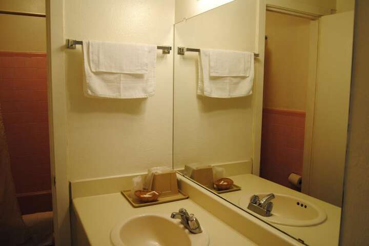 Room 27 of 33