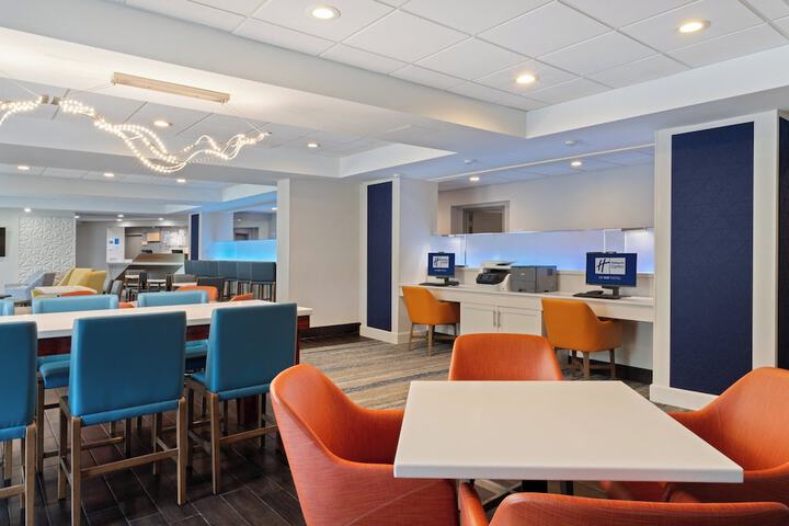 Holiday Inn Express & Suites Cincinnati Riverfront by IHG