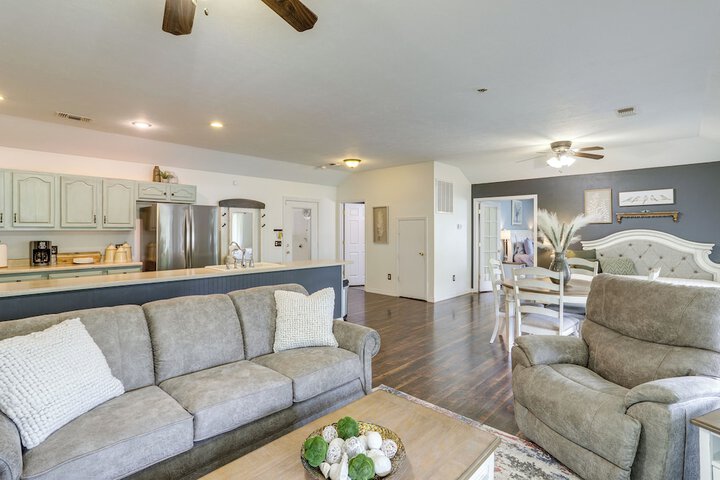 Lakefront Horseshoe Bend Home w / Boat Dock!