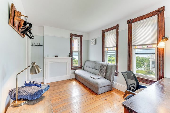 Charming Victorian Retreat w / Hudson River Views