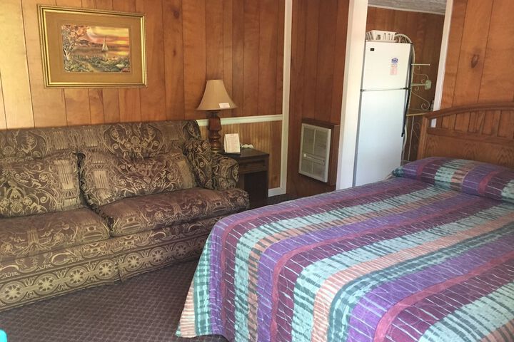 Phillips Historic Motel & Cottages