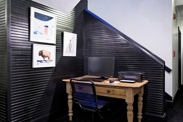 Business Center 125 of 127