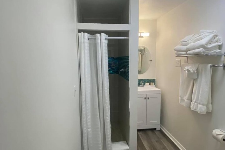 Room 50 of 198
