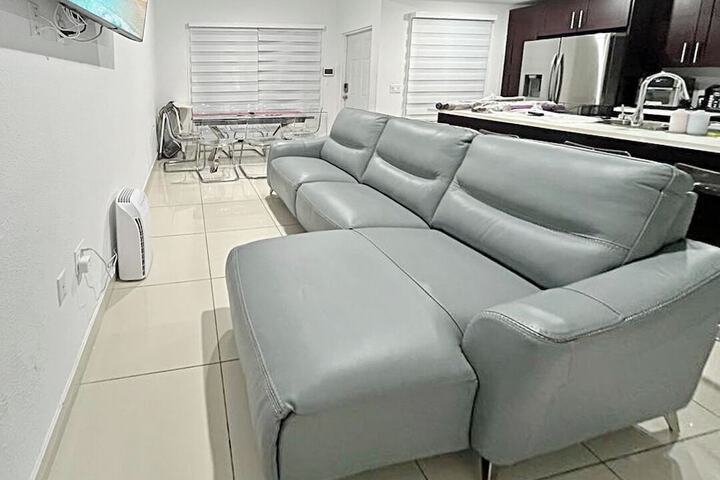 Experience Luna Sky! 65 TV Bar BBQ go FL Keys