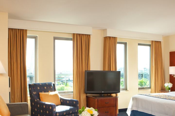 Room 21 of 34