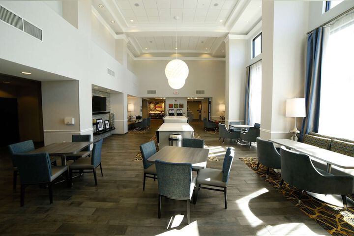 Hampton Inn & Suites Forest City