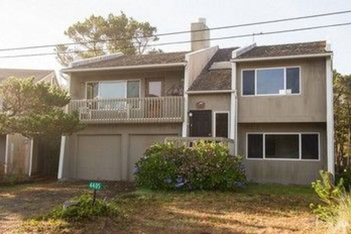 Neskowin Nest 4 Br home by RedAwning