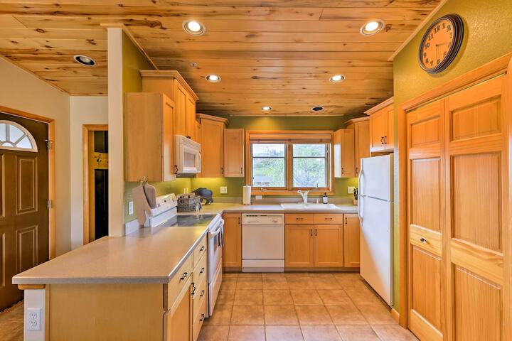 Steps to Grand Lake: Condo w / Deck & Mtn Views