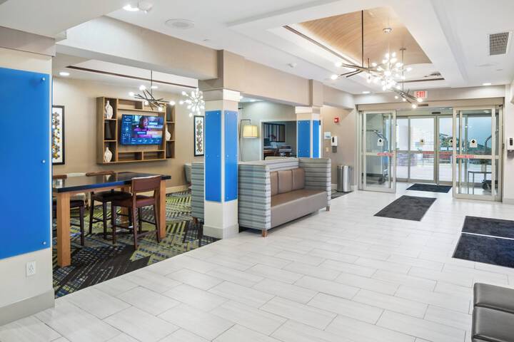 Holiday Inn Express & Suites Stroudsburg-Poconos by IHG