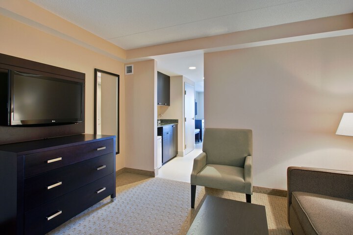 Room 10 of 38