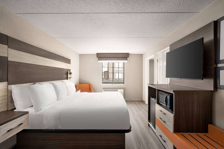 Room 14 of 32