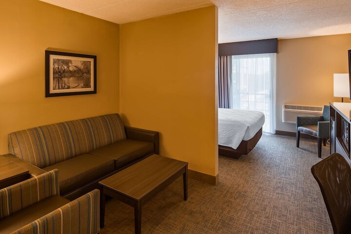 Room 10 of 34