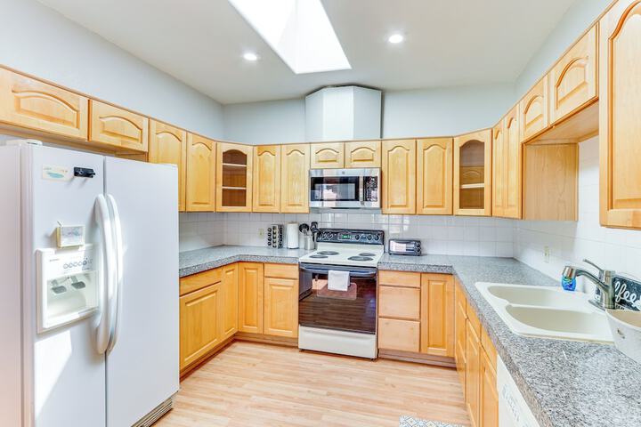 Arizona Desert Vacation Rental w / Pool Access!