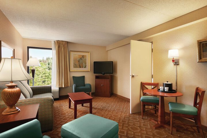 Room 12 of 27