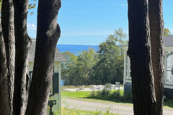 High Tide Inn