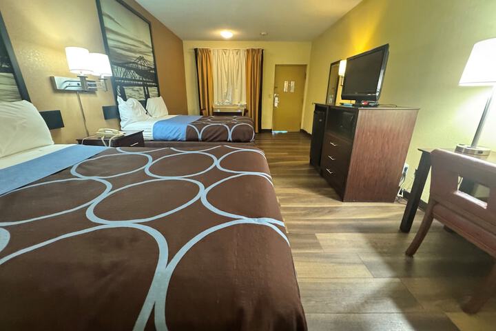 Super 8 by Wyndham Laurel