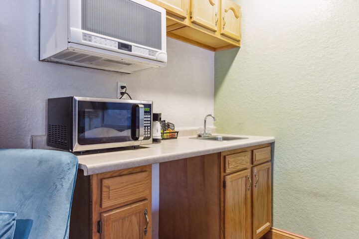 Super 8 by Wyndham Uniontown PA