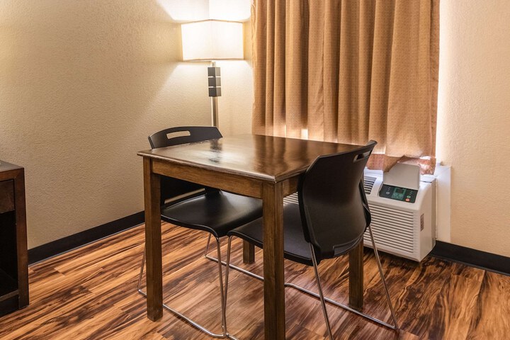 Econo Lodge Hillsboro I-35