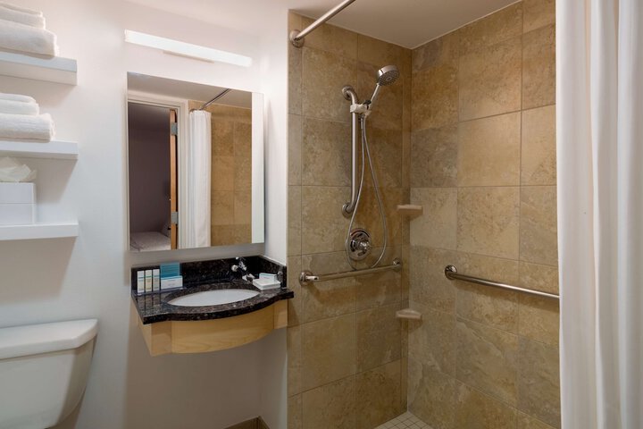 Room 32 of 42