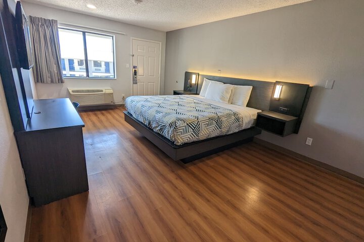 Room 16 of 31