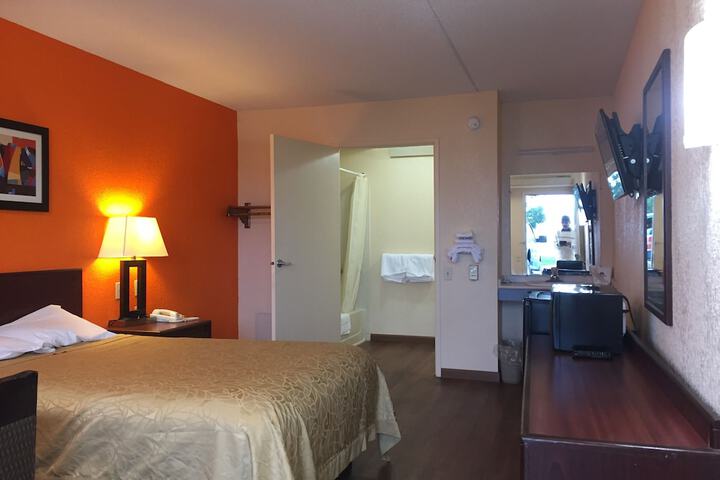 Room 14 of 33