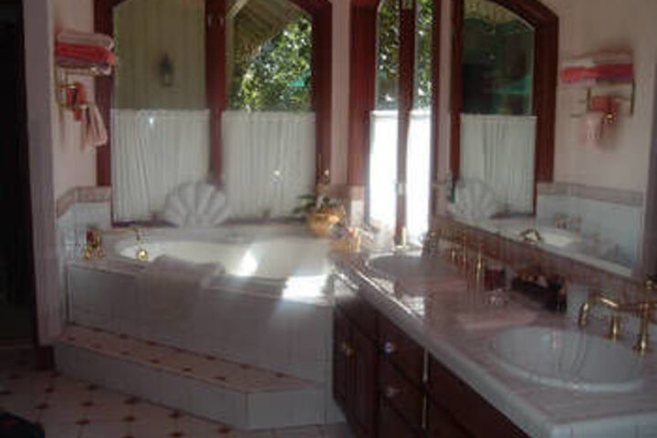 Auberge de Seattle French Country Inn